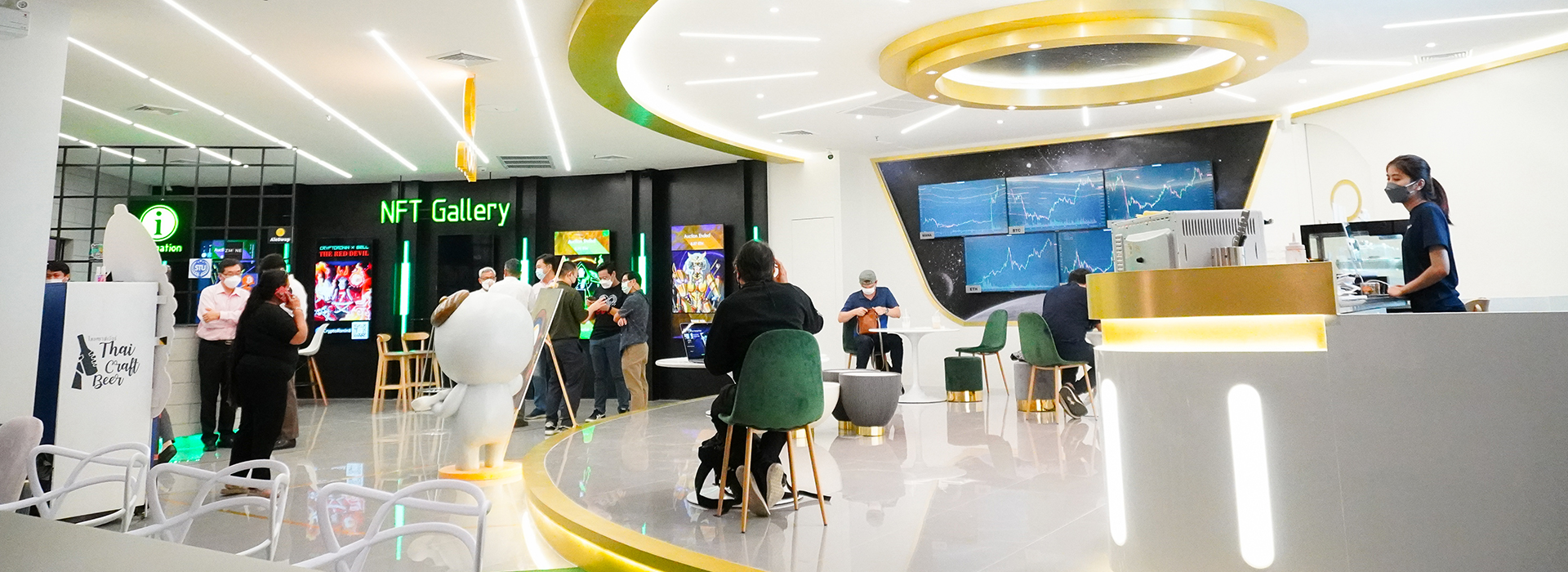 THE-MOON-CRYPTO-NFT-CAFE-Banner